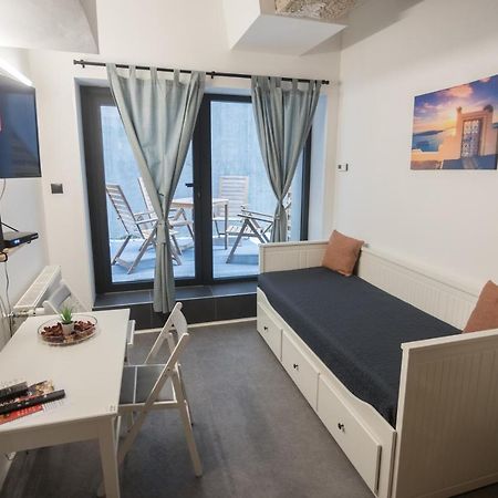 Peaceful Basement Apartment With Terrace & Free Gym Budapest Esterno foto