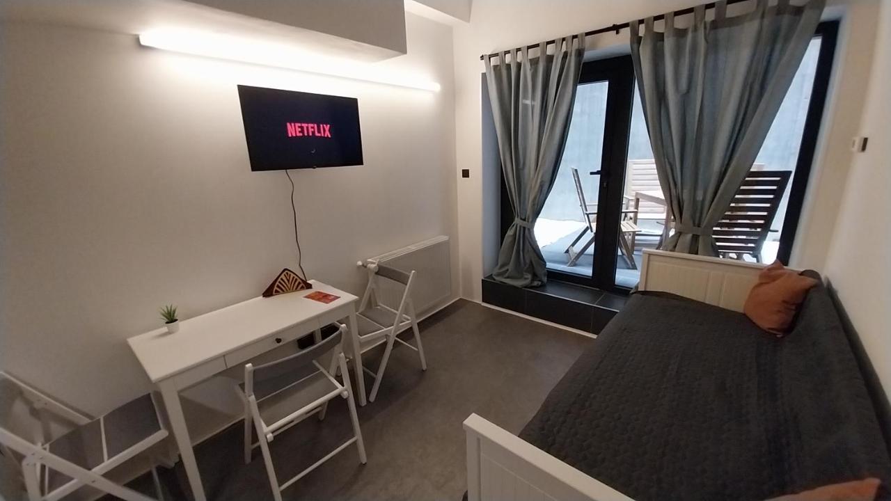Peaceful Basement Apartment With Terrace & Free Gym Budapest Esterno foto