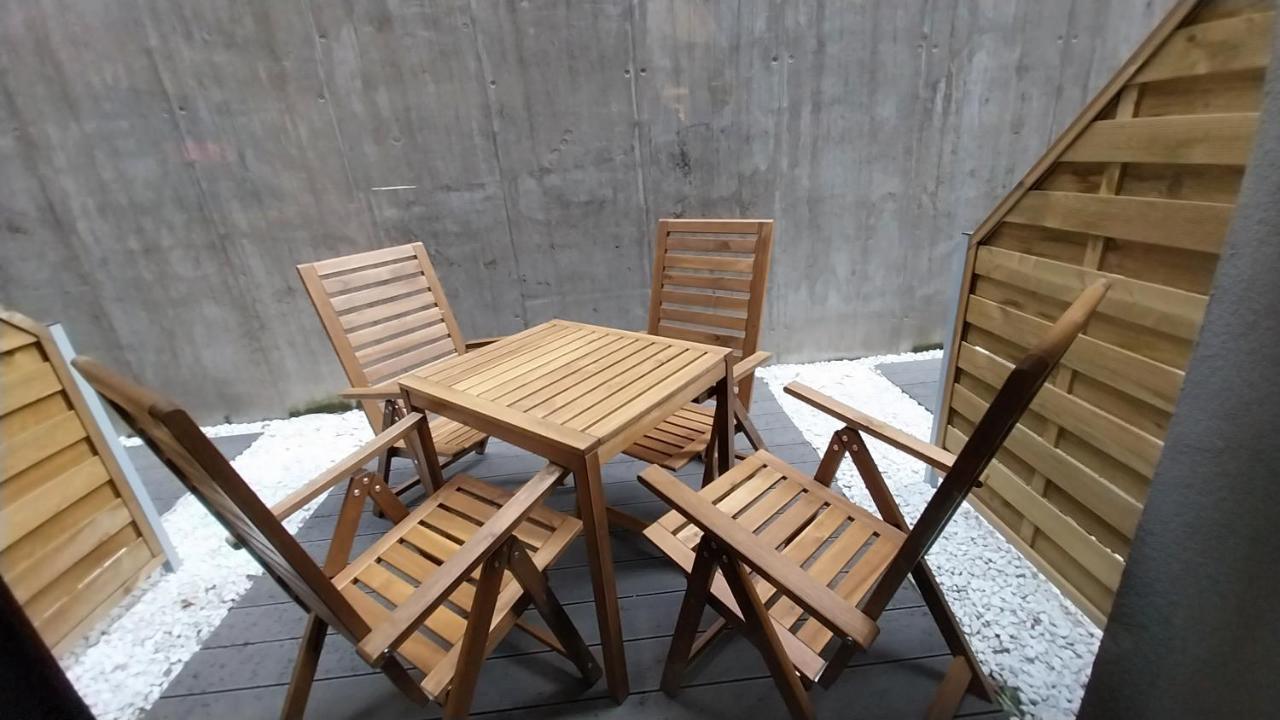 Peaceful Basement Apartment With Terrace & Free Gym Budapest Esterno foto