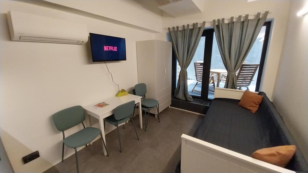 Peaceful Basement Apartment With Terrace & Free Gym Budapest Esterno foto
