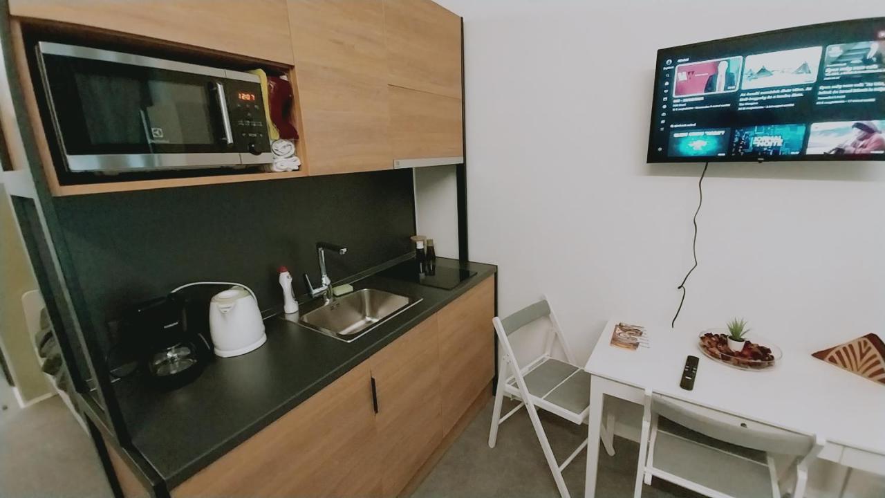 Peaceful Basement Apartment With Terrace & Free Gym Budapest Esterno foto