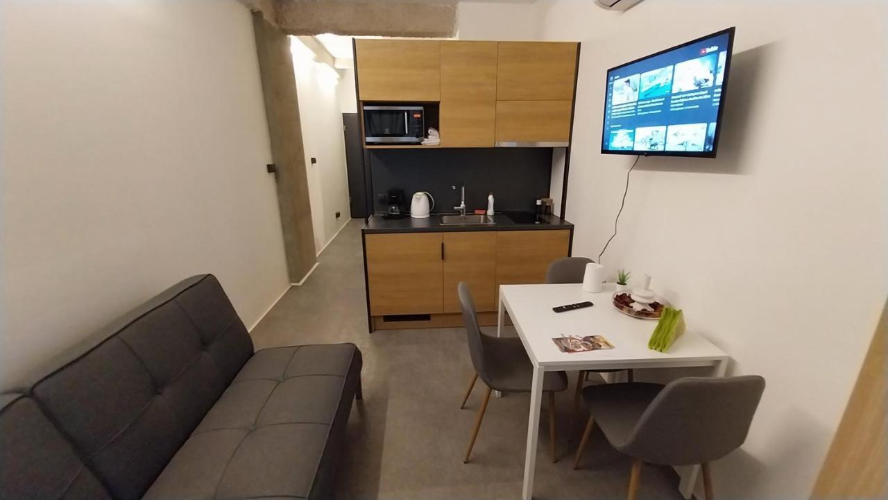 Peaceful Basement Apartment With Terrace & Free Gym Budapest Esterno foto