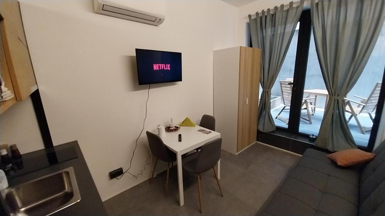 Peaceful Basement Apartment With Terrace & Free Gym Budapest Esterno foto