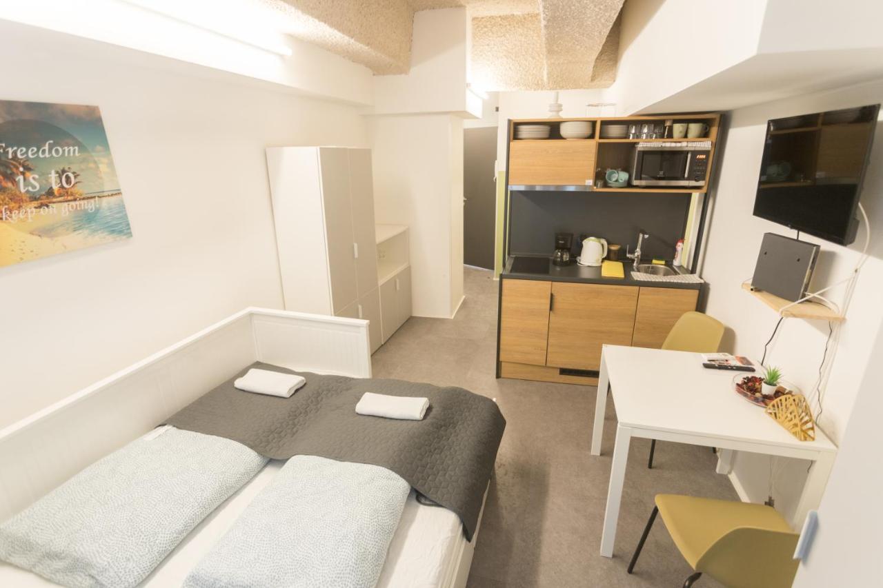 Peaceful Basement Apartment With Terrace & Free Gym Budapest Esterno foto