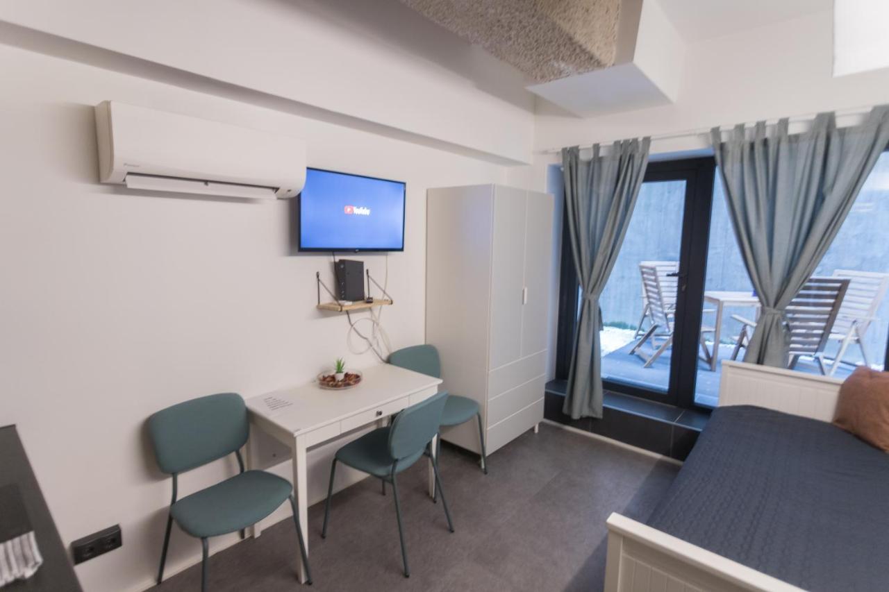 Peaceful Basement Apartment With Terrace & Free Gym Budapest Esterno foto